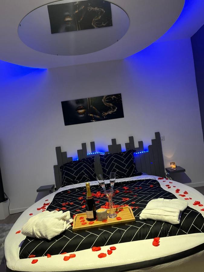 Love Room Gémozac Eksteriør billede
